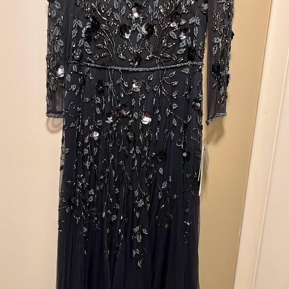 Gown navy blue from Saks Off 5th.size 10- fits like a medium. Brand new - Picture 6 of 9